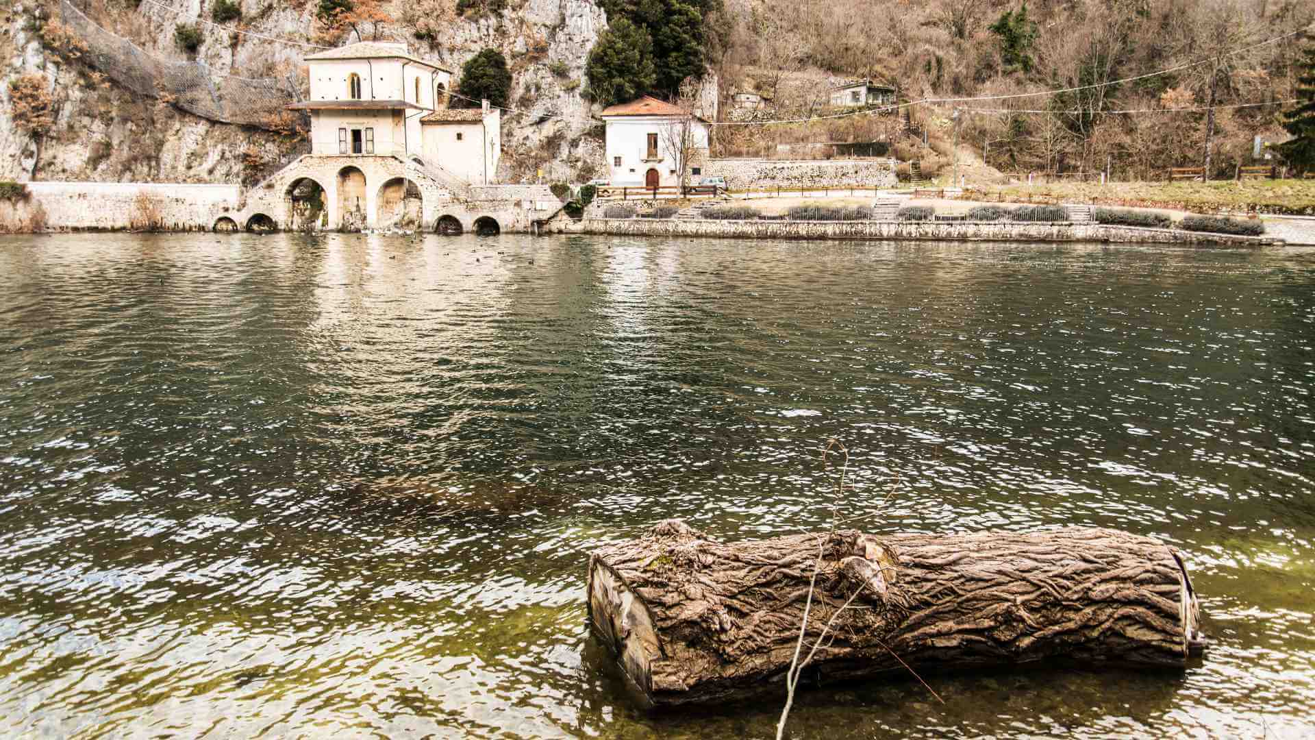 Lake Scanno with kids: UFOs and legends 5 Miniwanderlust Team Lake Scanno with kids