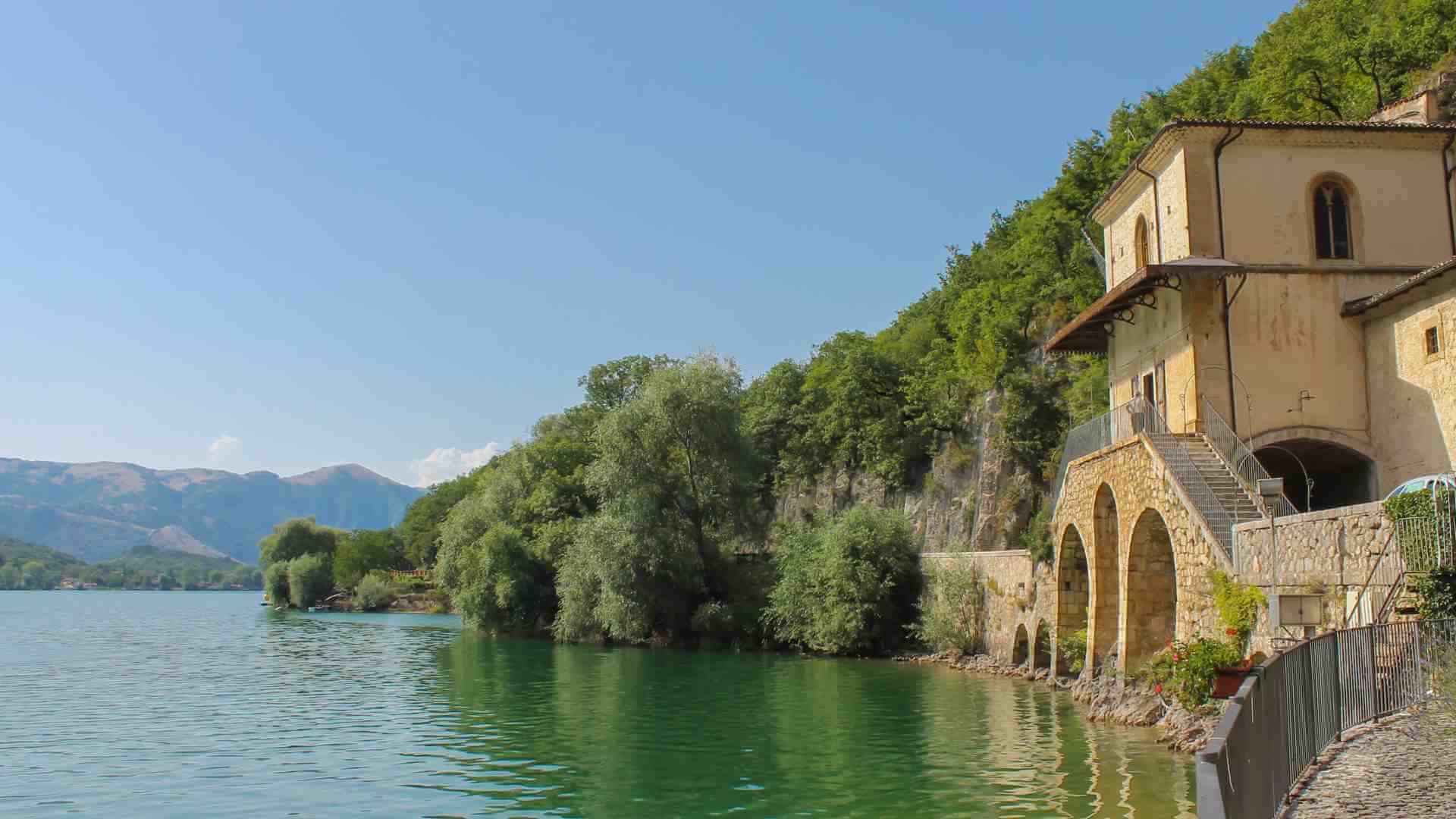 Lake Scanno with kids: UFOs and legends 4 Miniwanderlust Team Lake Scanno with kids