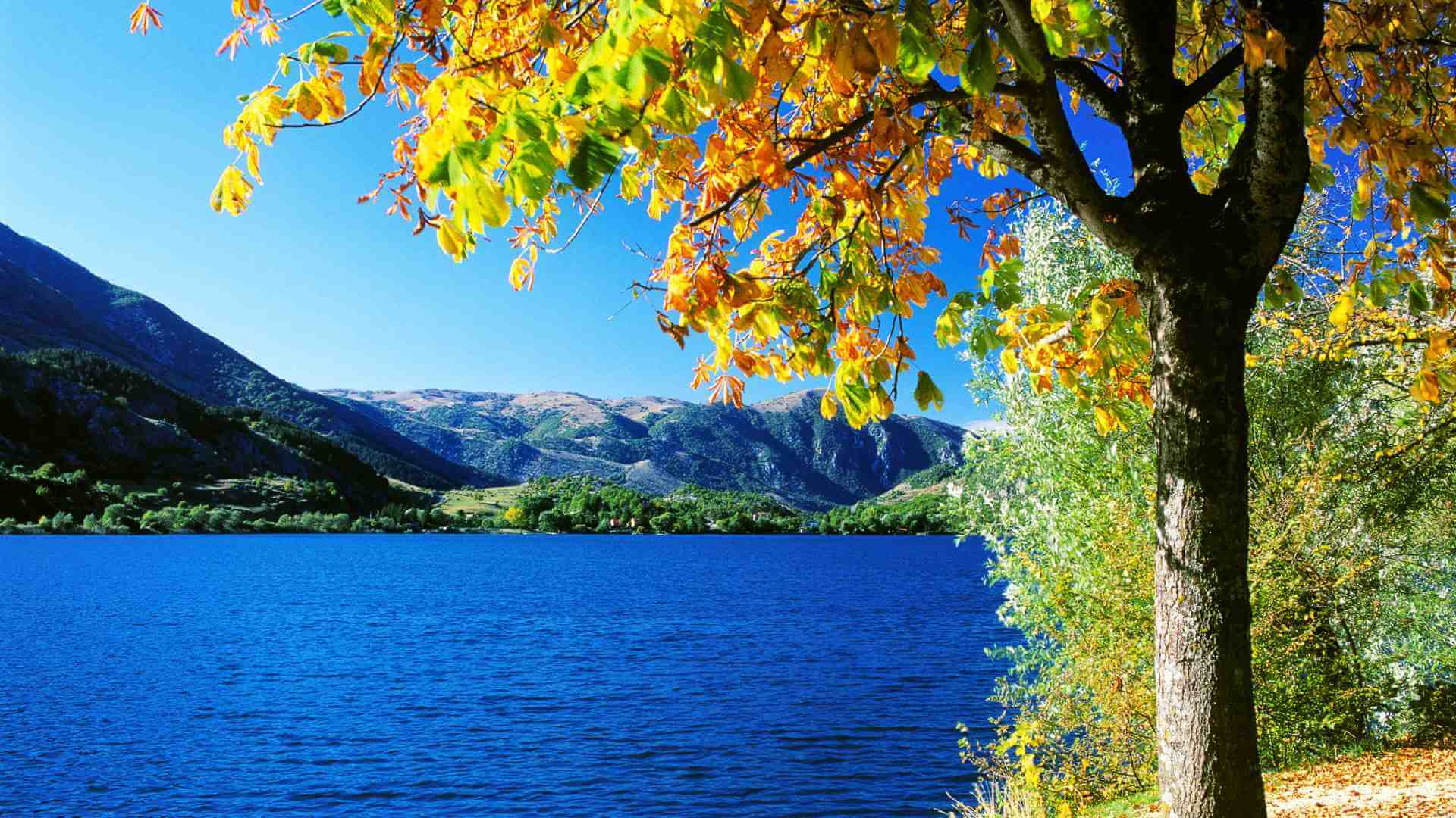 Lake Scanno with kids: UFOs and legends 6 Miniwanderlust Team Lake Scanno with kids